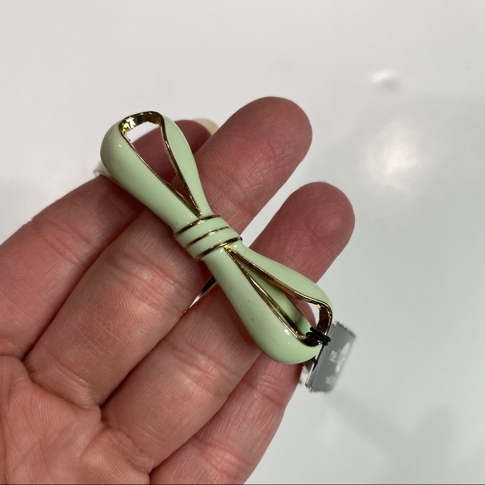 💍 Light green Bow bracelet New Rue 21